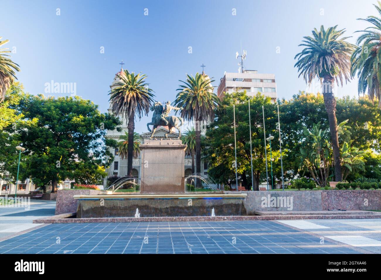 MERCEDES, URUGUAY: 17. FEB 2015: Denkmal des Rudes von Asencio auf dem Plaza Independecia in Mercedes, Uruguay Stockfoto