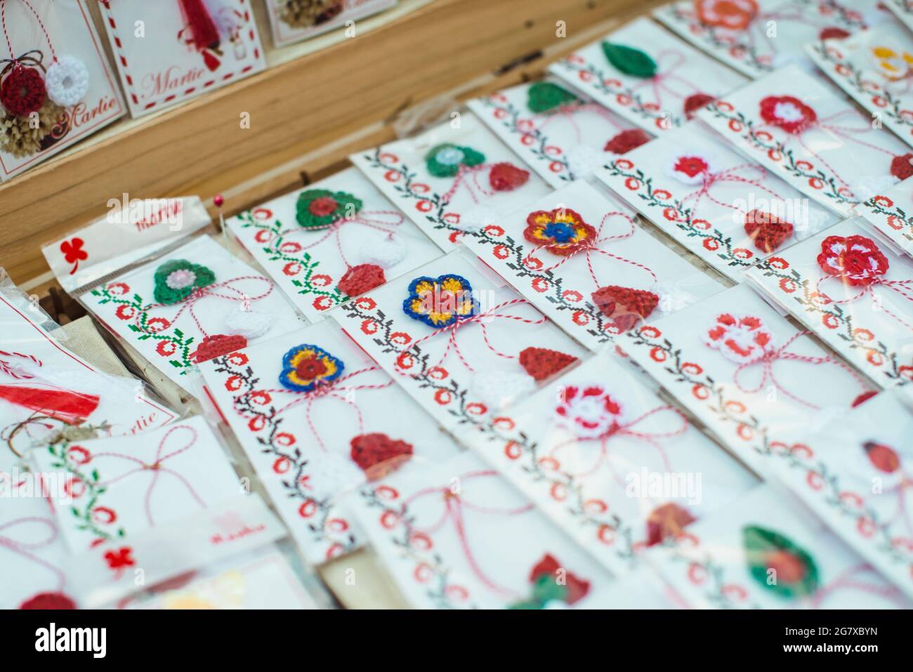 1. März, weiß und rot, traditionelles Symbol in Rumänien Stockfoto