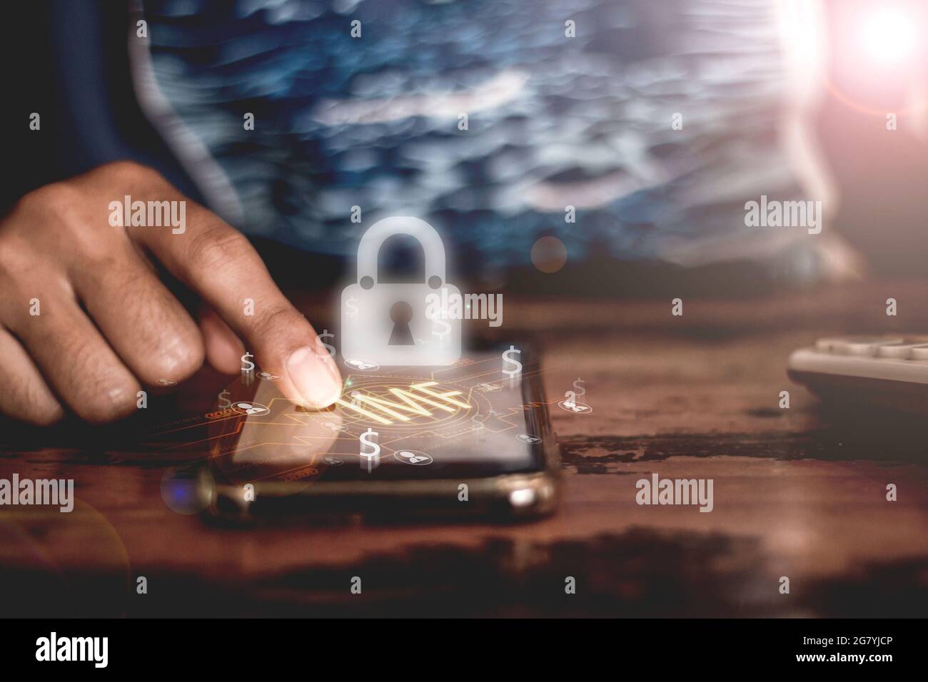 Die Hände der Beamten begannen, finanzielle Angelegenheiten bezüglich des Fondssystems zu erledigen. Internationaler Währungsfonds für Schuldentilgung Laut interna Stockfoto