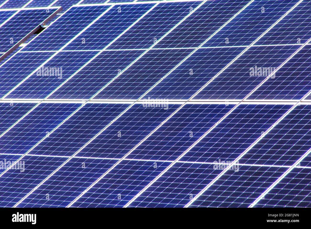 In Australien, NSW, produzieren endlose Solarzellen aus Sonnenenergie regenerativen Strom. Stockfoto