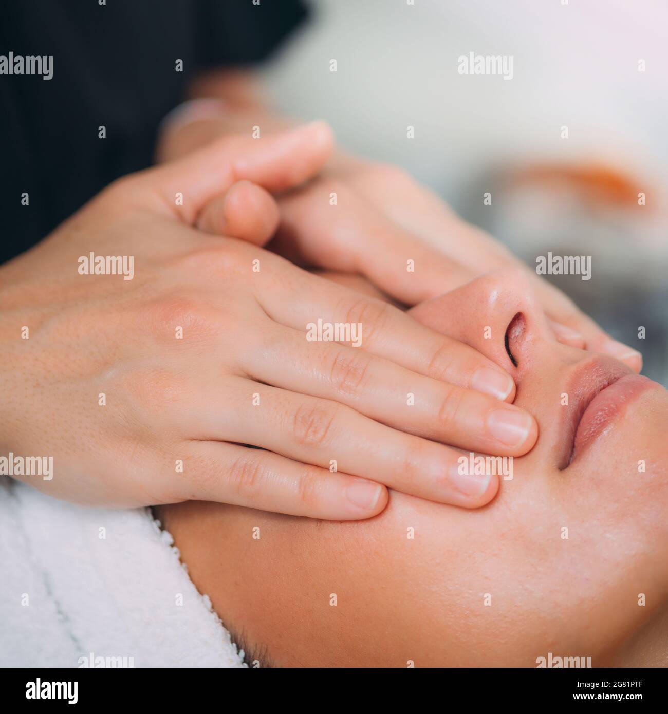 Ayurveda Gesichtsmassage Stockfoto