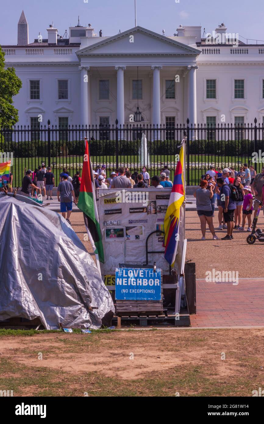 Anti-Kriegs-Demonstranten lagern auf dem Lafayette Square vor dem Weißen Haus Stockfoto