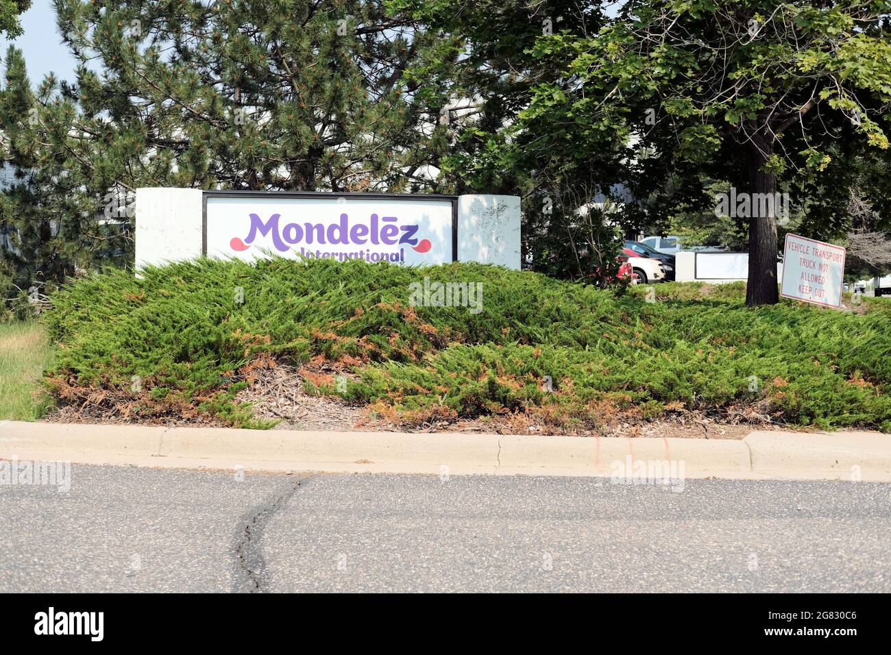 Außenschild am Werk und Lager von Mondelez International in Aurora, Colorado, einem amerikanischen multinationalen Süßwaren- und Lebensmittelunternehmen. Stockfoto Außenschild am Werk und Lager von Mondelez International in Aurora, Colorado, einem amerikanischen multinationalen Süßwaren- und Lebensmittelunternehmen. Stockfoto