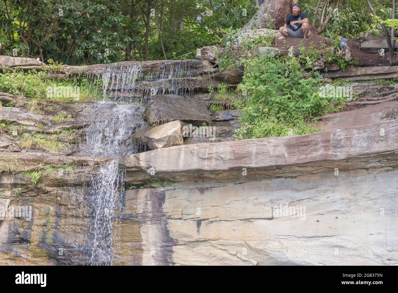 Felswände rund um den Summersville Lake in Summersville, West Virginia Stockfoto