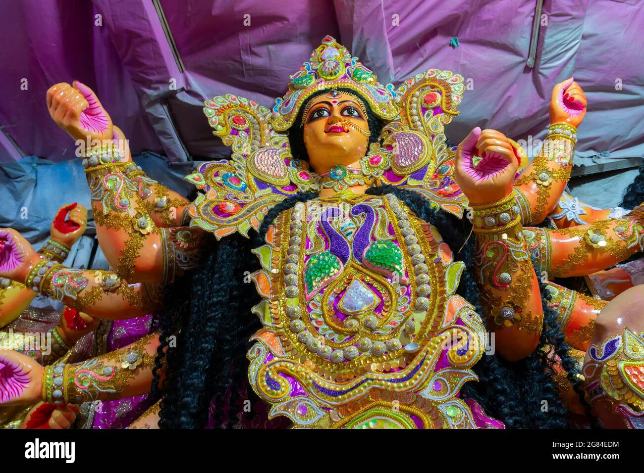 Kolkata, Westbengalen, Indien - 7. Oktober 2018 : Clay Idol Face of Goddess Durga, in Vorbereitung für 'Durga Puja' Festival. Größtes Fest von hin Stockfoto