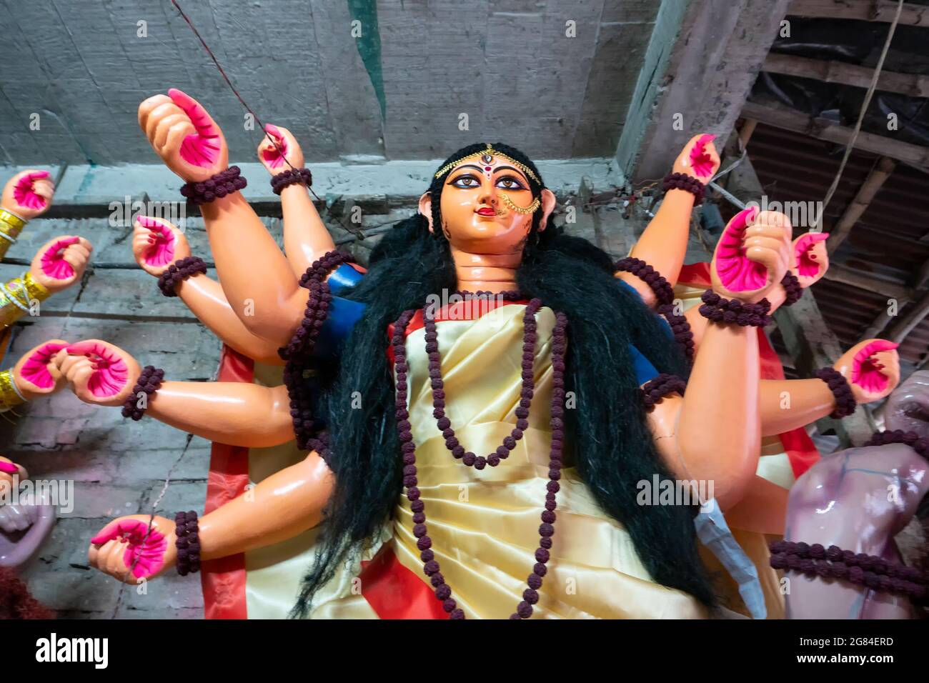 Kolkata, Westbengalen, Indien - 7. Oktober 2018 : Clay Idol Face of Goddess Durga, in Vorbereitung für 'Durga Puja' Festival. Größtes Fest von hin Stockfoto