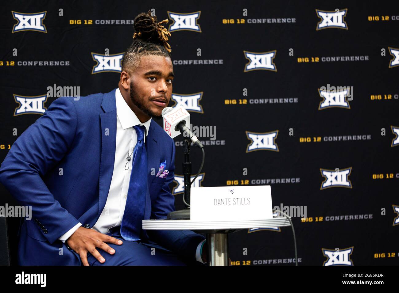 Dante Stills, Verteidigungslineman der Bergsteiger von West Virginia, spricht am Mittwoch, den 14. Juli 2021, während des Big 12 Conference Media Day in Arlington, TX. (Mari Stockfoto