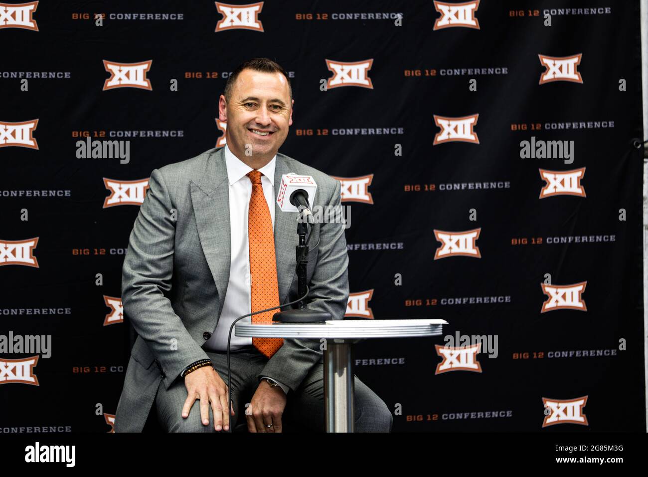 Steve Sarkisian, Cheftrainer von Texas Longhorns, spricht während des Medientages der Big 12 Conference am Donnerstag, den 15. Juli 2021 in Arlington, TX. (Mario Terrana/Image Stockfoto