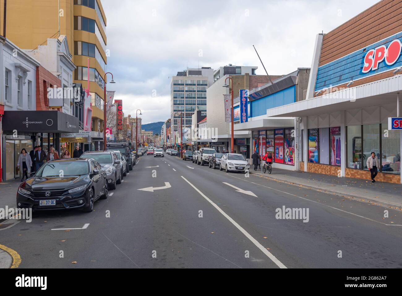 Mai 2021: Blick nach Nordosten entlang der Liverpool Street in Hobart, Tasmanien, Australien Stockfoto