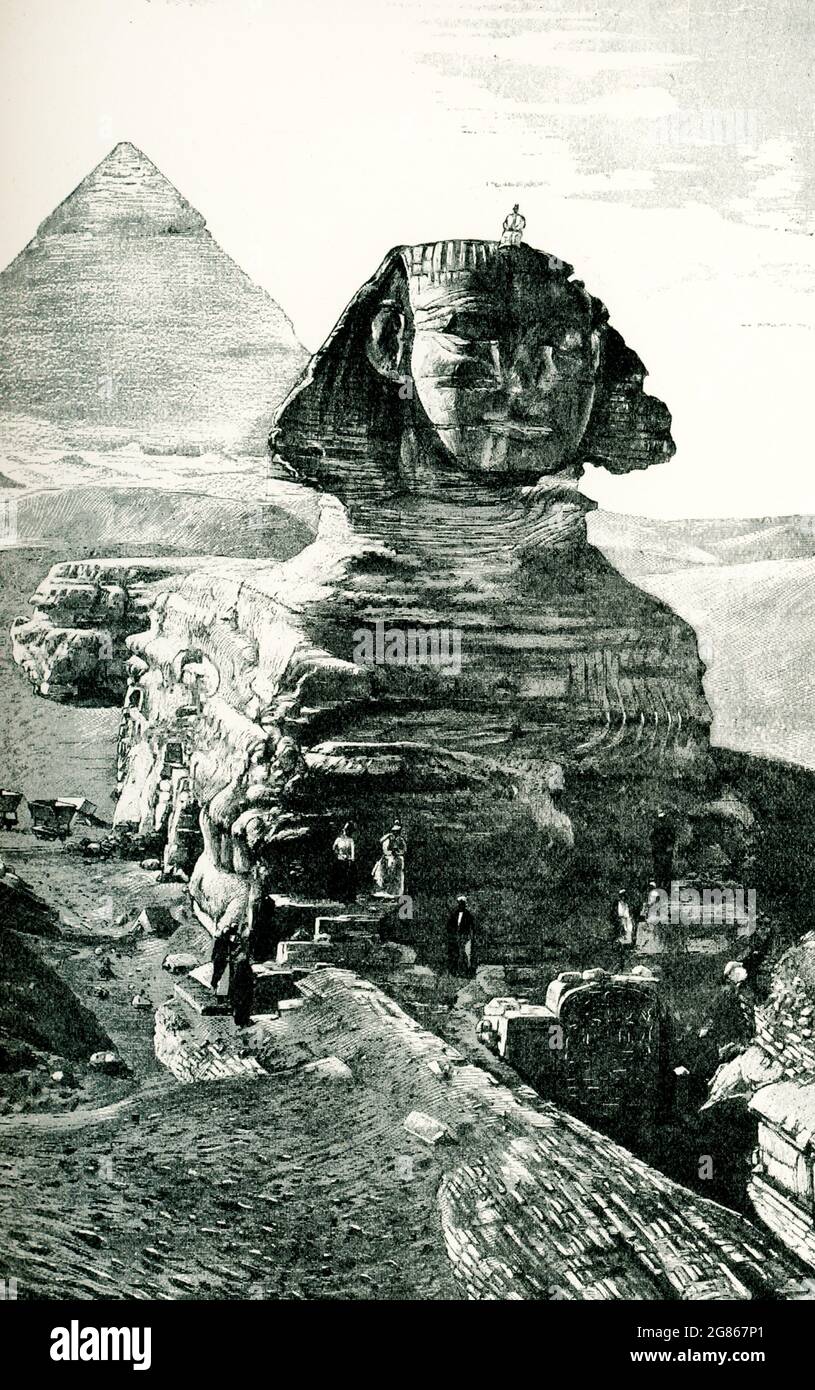 Die Bildunterschrift zu dieser Illustration aus dem Jahr 1903 in Gaston Masperos Buch über die Geschichte Ägyptens lautet: „große Sphinx und Kapelle von Thutmosis IV. Gezeichnet von Faucher-Gudin aus einer Fotografie, die 1887 von Emil Brugsch-Bey aufgenommen wurde.“ Ägyptische Sphinxes wurden als liegende Figuren modelliert, meist mit Köpfen von Männchen - oft die des regierenden Herrschers. Die bekannteste aller ägyptischen Sphinxes ist die sogenannte große Sphinx bei Giza in Unterägypten, eine kolossale Figur, die aus Naturgestein geschnitzt wurde und als Hüterin des Niltals dient. Inschriften auf einer rosafarbenen Granitplatte zwischen den Pfoten der Großen Sphinx erzählen das sto Stockfoto