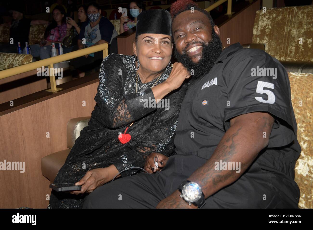 Hollywood, FL, USA. Juli 2021. Dada 5000 im Bild als Matt Delanoit Rene Rodriguez im Hauptfeld der Bareknuckle Backyard-Gefechte im Seminole Hard Rock & Casino am 16. Juli 2021 in Hollywood, Florida, besiegt. Kredit: Hoo Me.Com/Media Punch/Alamy Live Nachrichten Stockfoto