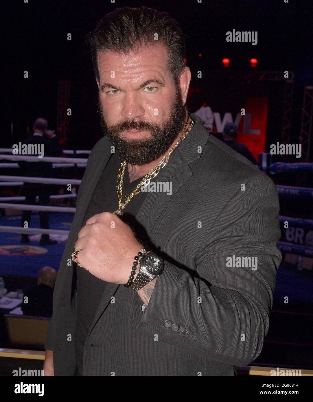 Hollywood, FL, USA. Juli 2021. Bruce Soscia im Bild, als Matt Delanoit Rene Rodriguez im Hauptfeld der Bareknuckle Backyard-Gefechte im Seminole Hard Rock & Casino am 16. Juli 2021 in Hollywood, Florida, besiegt. Kredit: Hoo Me.Com/Media Punch/Alamy Live Nachrichten Stockfoto