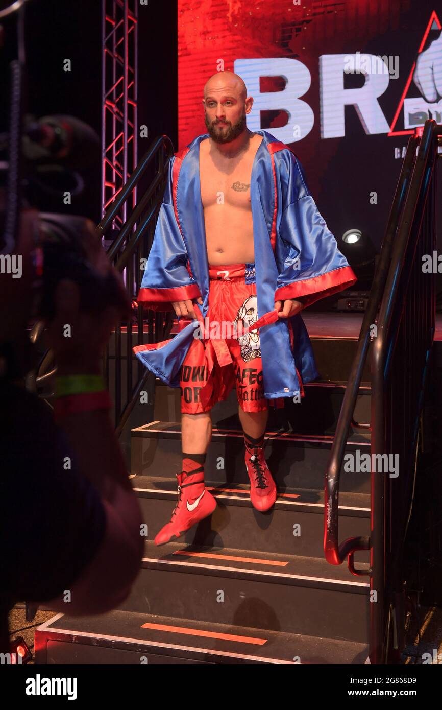 Hollywood, FL, USA. Juli 2021. Rene Rodriguez im Bild, als Matt Delanoit Rene Rodriguez im Hauptfeld der Bareknuckle Backyard-Gefechte im Seminole Hard Rock & Casino am 16. Juli 2021 in Hollywood, Florida, besiegt. Kredit: Hoo Me.Com/Media Punch/Alamy Live Nachrichten Stockfoto