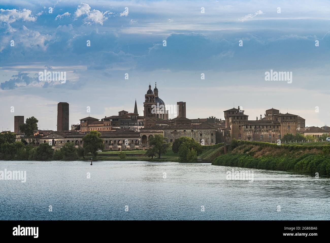 Mantua, Italien. 13. Juli 2021. Ein Panoramablick auf die Stadt Stockfoto
