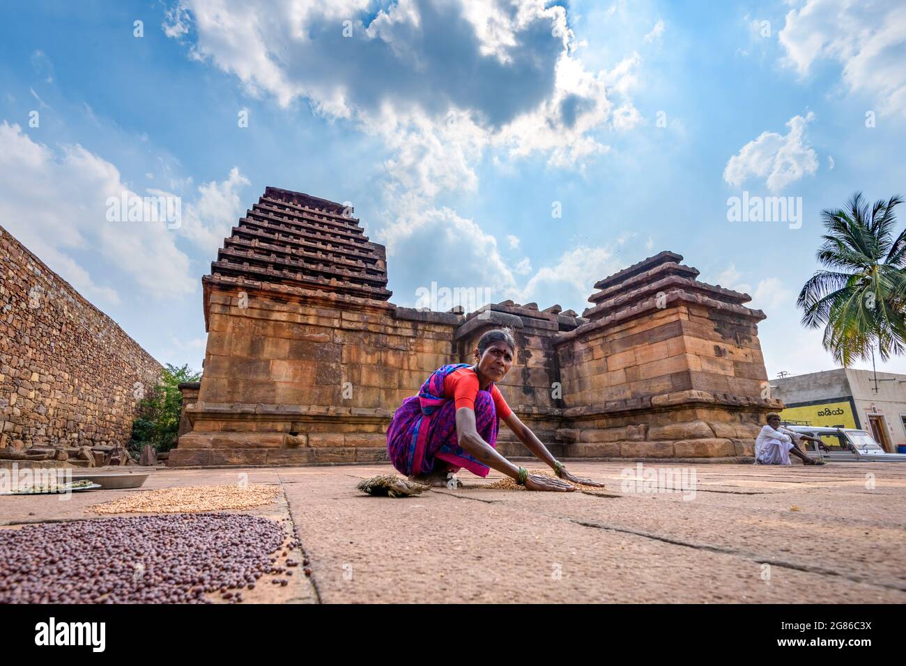 Aibole, Karnataka - 8. Januar 2020 : Trimbakeshwar Tempel in Aibole. Eines der berühmten Touristenziele in Karnataka, Indien. Stockfoto