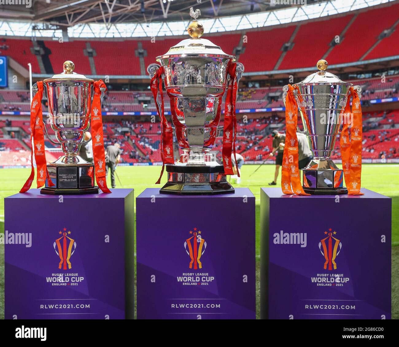 London, Großbritannien. Juli 2021. Die Trophäen der Rugby-Liga 3 werden beim Finale des Betfred Challenge Cup am 7/17/2021 gezeigt. (Foto von Mark Cosgrove/News Images/Sipa USA) Quelle: SIPA USA/Alamy Live News Quelle: SIPA USA/Alamy Live News Stockfoto