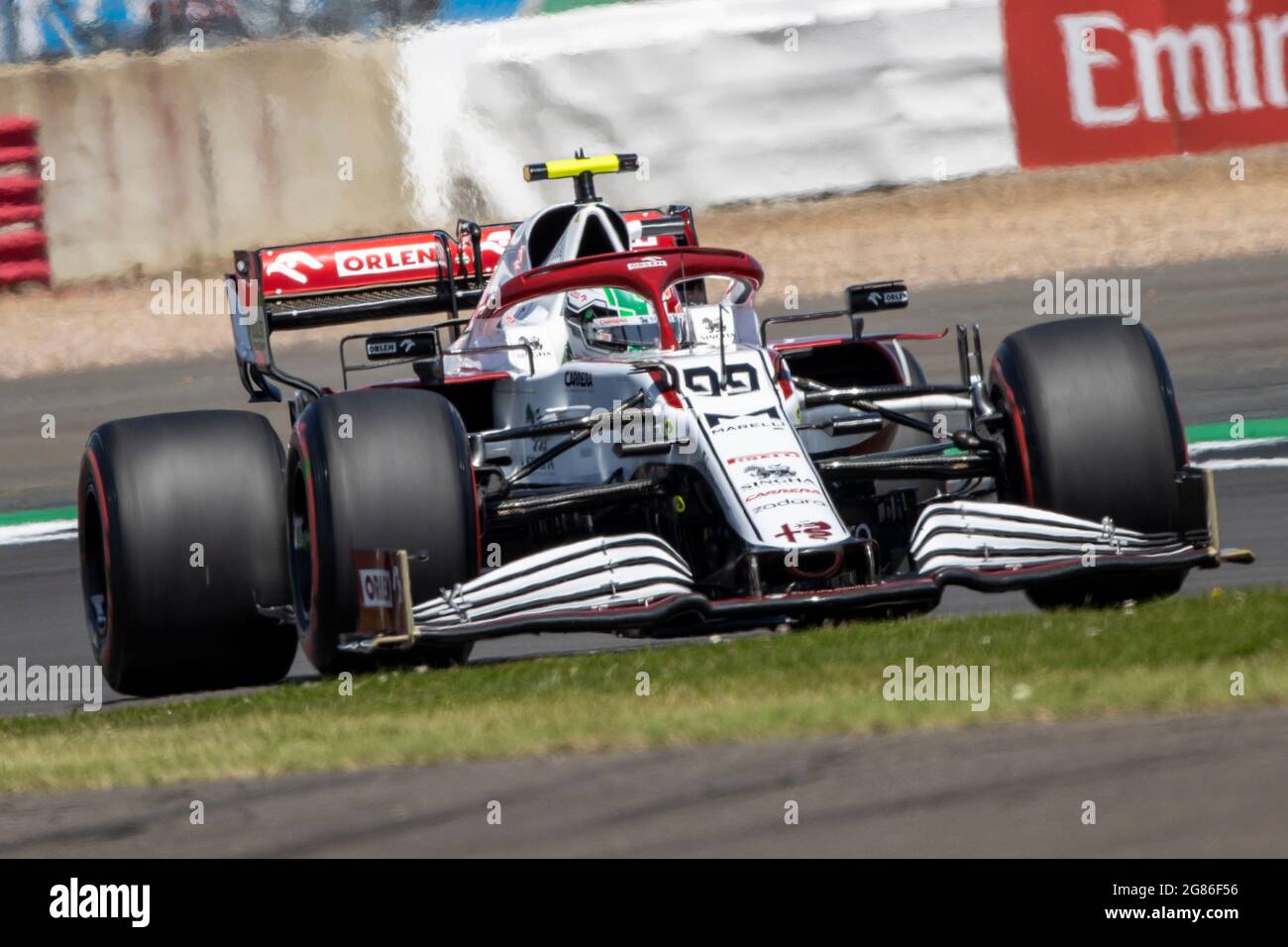 Silverstone Circuit, Silverstone, Northamptonshire, Großbritannien. Juli 2021. Formel 1 großer Preis von Großbritannien, Sprint-Rennen; Alfa Romeo Racing Orlen-Fahrer Antonio Giovinazzi in seinem Alfa Romeo C41 Ferrari 065/6 während der P2-Session Credit: Action Plus Sports/Alamy Live News Stockfoto