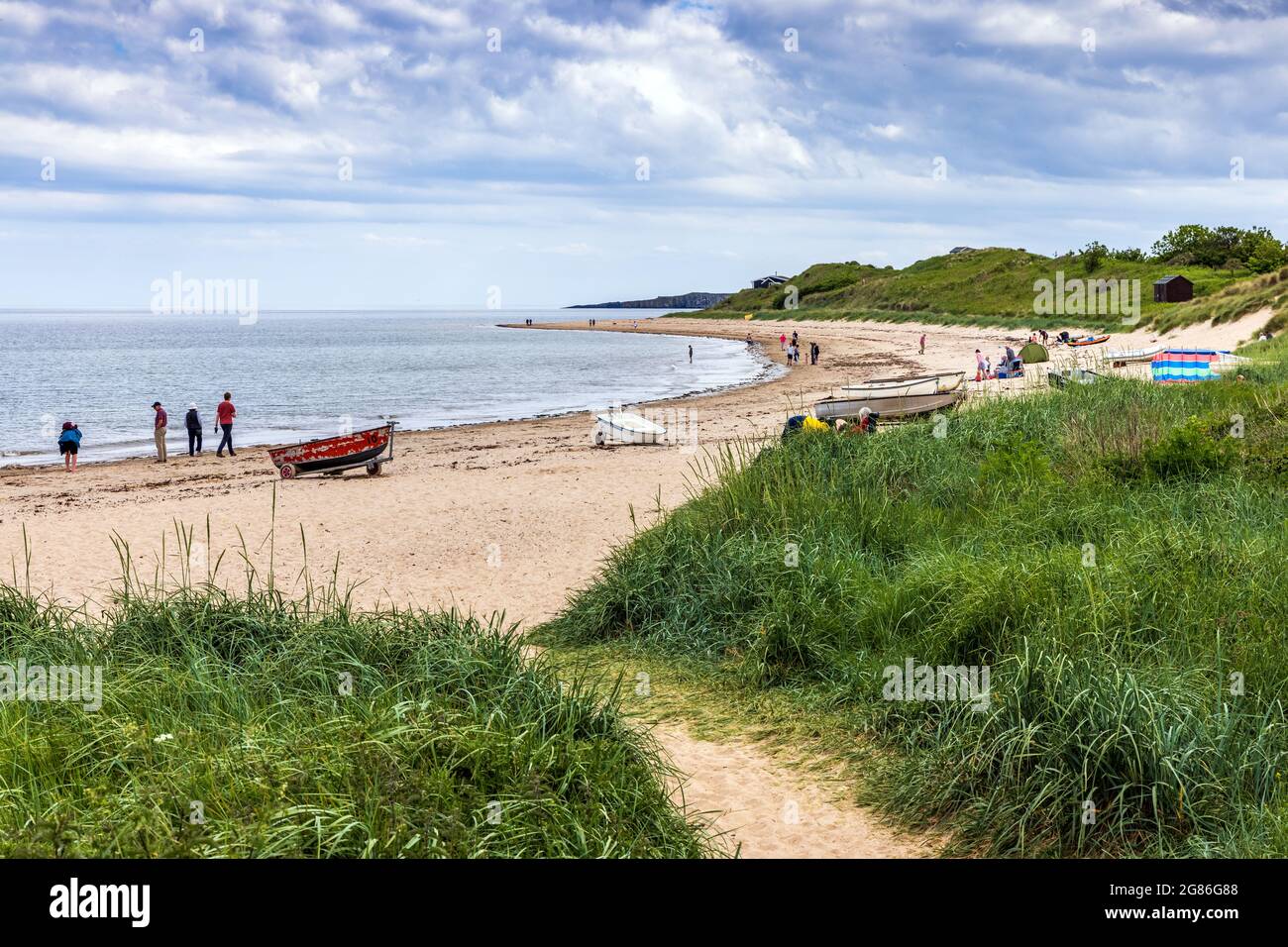 Der Strand bei Low Newton-on-the-Sea an der Küste von Northumberland, England Stockfoto