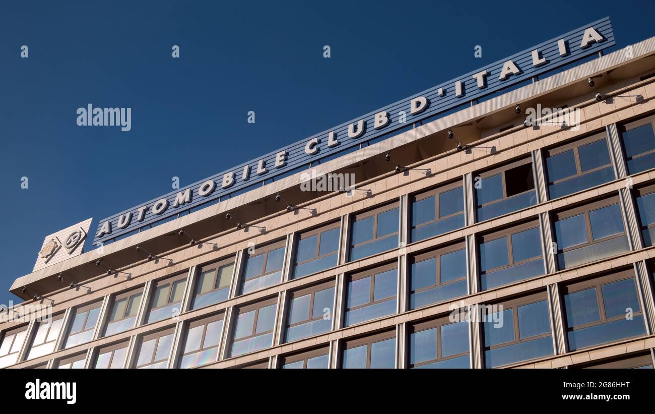 Automobile Club d'Italia ACI (italienischer Automobilclub) Schild über dem Hauptsitz in Via Solferino, Rom Stockfoto