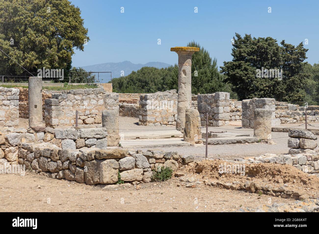 EMPURIES, SPANIEN-8. MAI 2021: Archäologische Überreste der antiken Stadt Empuries. Überreste der römischen Stadt. Archäologisches Museum von Katalonien, Spanien. Stockfoto