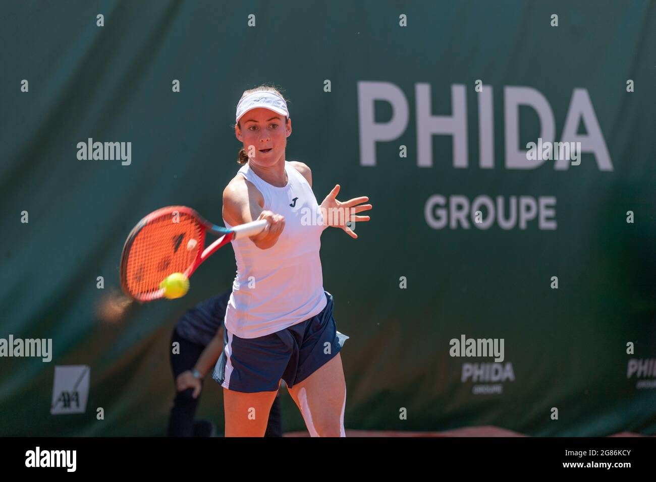 Lausanne, Schweiz. Juli 2021. Tamara Zidanšek aus Slowenien ist während des Halbfinales des Tennisturniers Lausanne 2021 WTA 250 im Einsatz (Foto: Eric Dubost/Pacific Press) Quelle: Pacific Press Media Production Corp./Alamy Live News Stockfoto