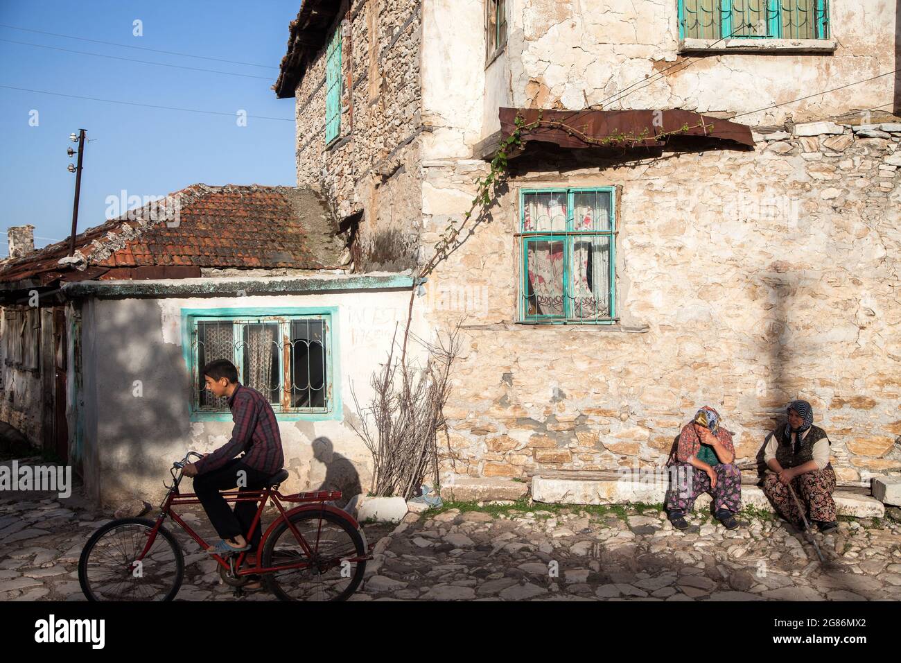 Manisa,Türkei - 04-20-2016:Alte Dorfhäuser im Stadtteil Kula von Manisa Stockfoto