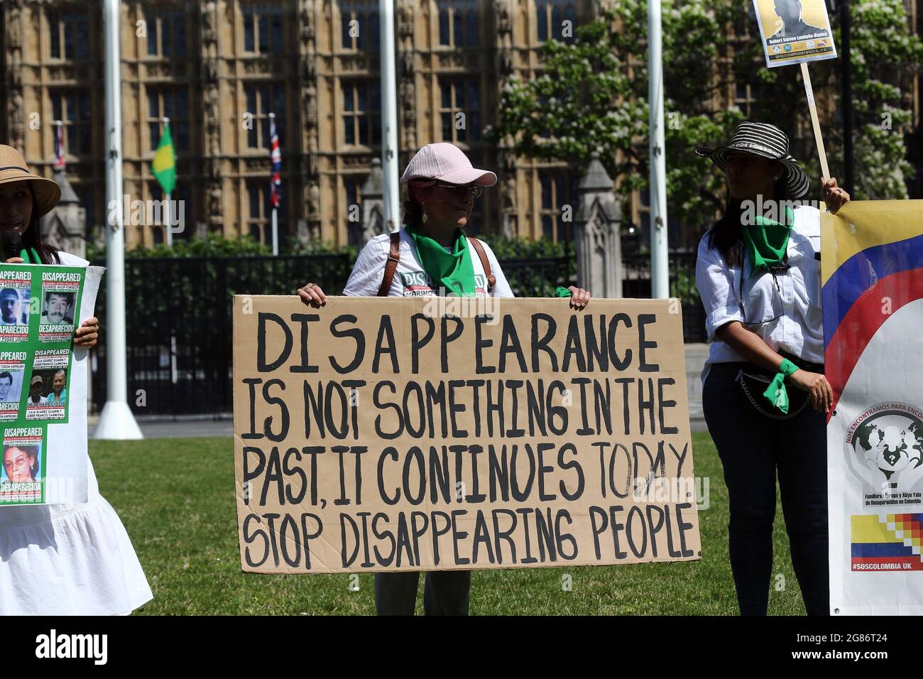 London, England, Großbritannien. Juli 2021. Kolumbianer demonstrieren auf dem Londoner Parliament Square gegen das Verschwinden von Menschen in ihrem Land. (Bild: © Tayfun Salci/ZUMA Press Wire) Stockfoto