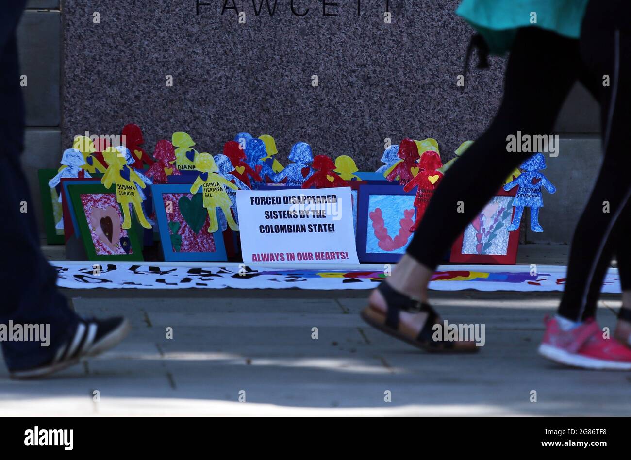 London, England, Großbritannien. Juli 2021. Kolumbianer demonstrieren auf dem Londoner Parliament Square gegen das Verschwinden von Menschen in ihrem Land. (Bild: © Tayfun Salci/ZUMA Press Wire) Stockfoto