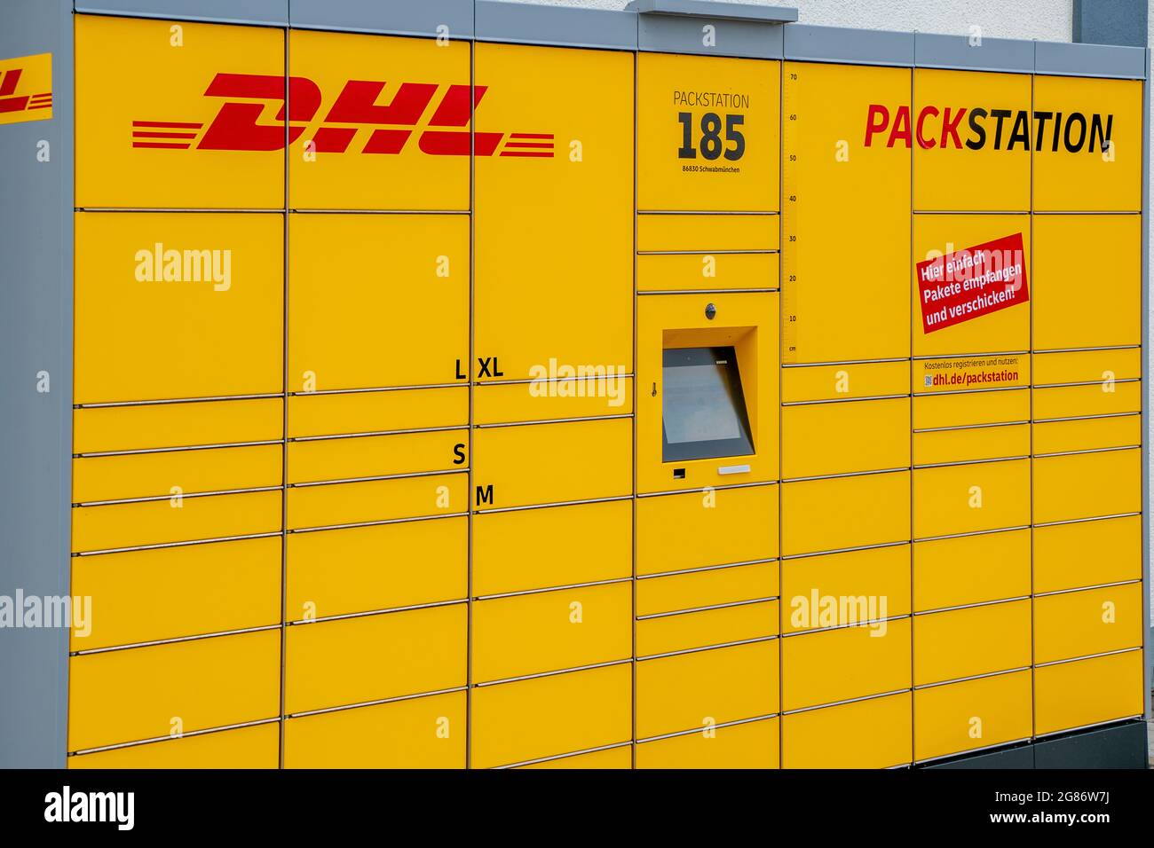 DHL Packstation im Gewerbegebiet von Schwabmünchen Stockfoto