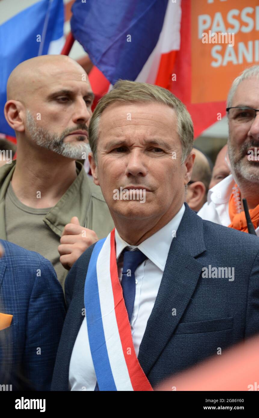 Mehrere tausend Menschen versammelten sich in Paris auf den Aufruf von „les patriotes“ und „Debout la France“, gegen den Gesundheitspass und die obligatorische Impfung Stockfoto