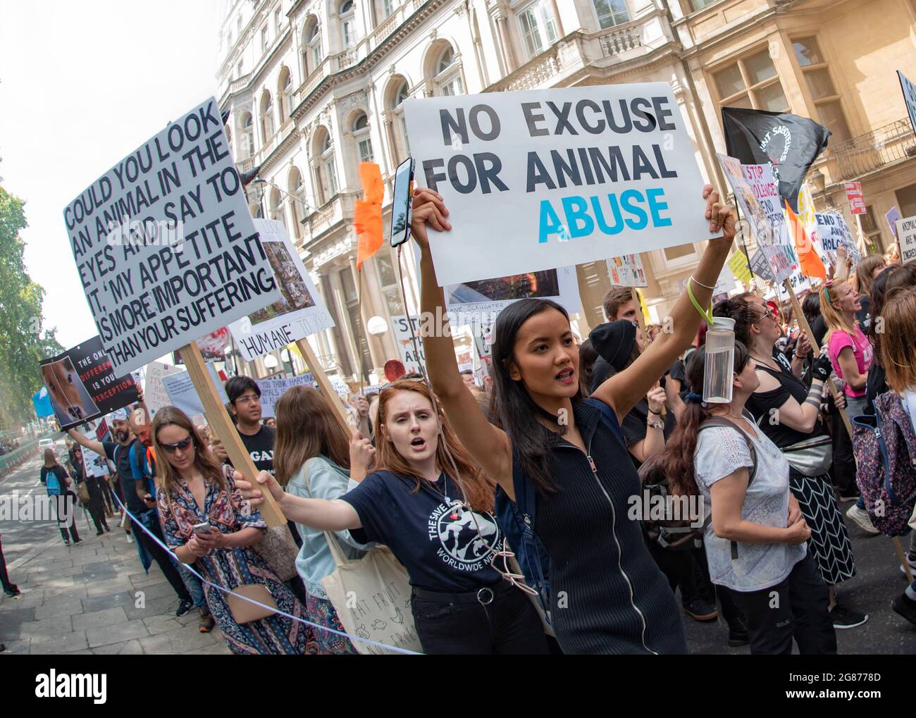 Die Offiziellen Tierrechte März London 2019. Aktivisten marschieren am 17. August 2019 durch die britische Hauptstadt. Keine Entschuldigung für Tiermissbrauch. Stockfoto