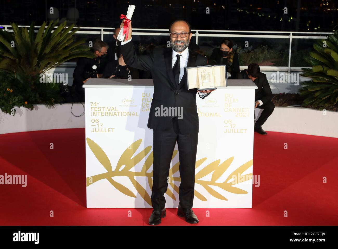 Das 74. Filmfestival von Cannes - Fotocall nach der Abschlusszeremonie - Cannes, Frankreich, 17. Juli 2021. Regisseur Asghar Farhadi, Mitgewinnerin des Grand Prix Awards, posiert für den Film 'A Hero' (UN heros oder Ghahreman). REUTERS/Reinhard Krause Stockfoto