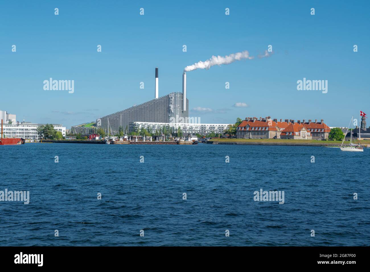 Amager Kraftwerk (Amager Bakke) - Umweltabfall-zu-Energie-Anlage verbrennt Abfälle in der Stadt gesammelt und verwandelt sie in Energie - Kopenhagen, De Stockfoto