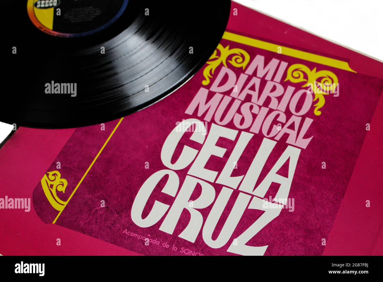 Cuabn Salsa und tropische Künstlerin, Celia Cruz und La Sonora Matancera Musikalbum auf Vinyl-LP-Schallplatte. Titel: Mi Diario musikalisches Album-Cover Stockfoto
