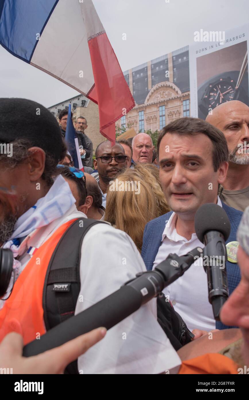 Manifestation A Paris Contre Le Pass Sanitaire Stockfotografie Alamy