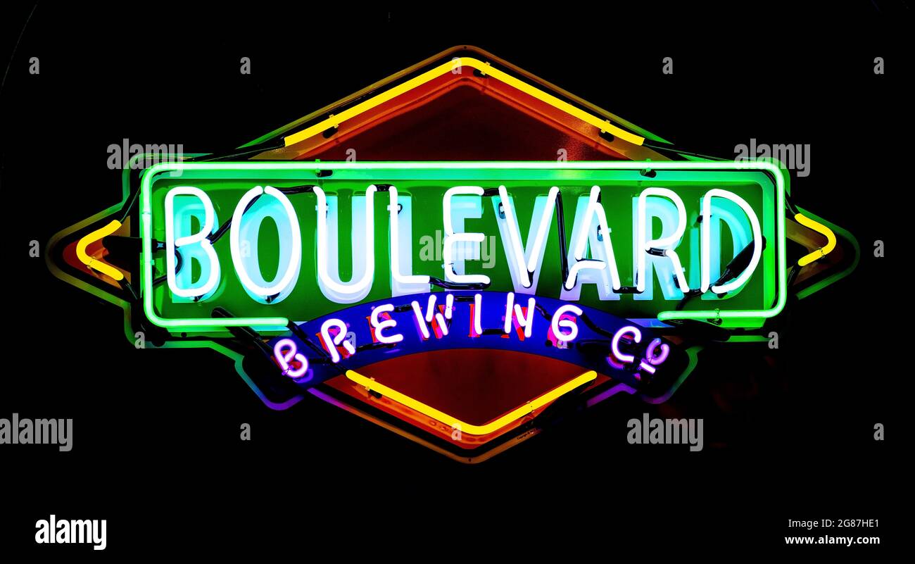 Neonlichter im Restaurantpub der Boulevard Brewing Company aus Kansas City, USA. Stockfoto