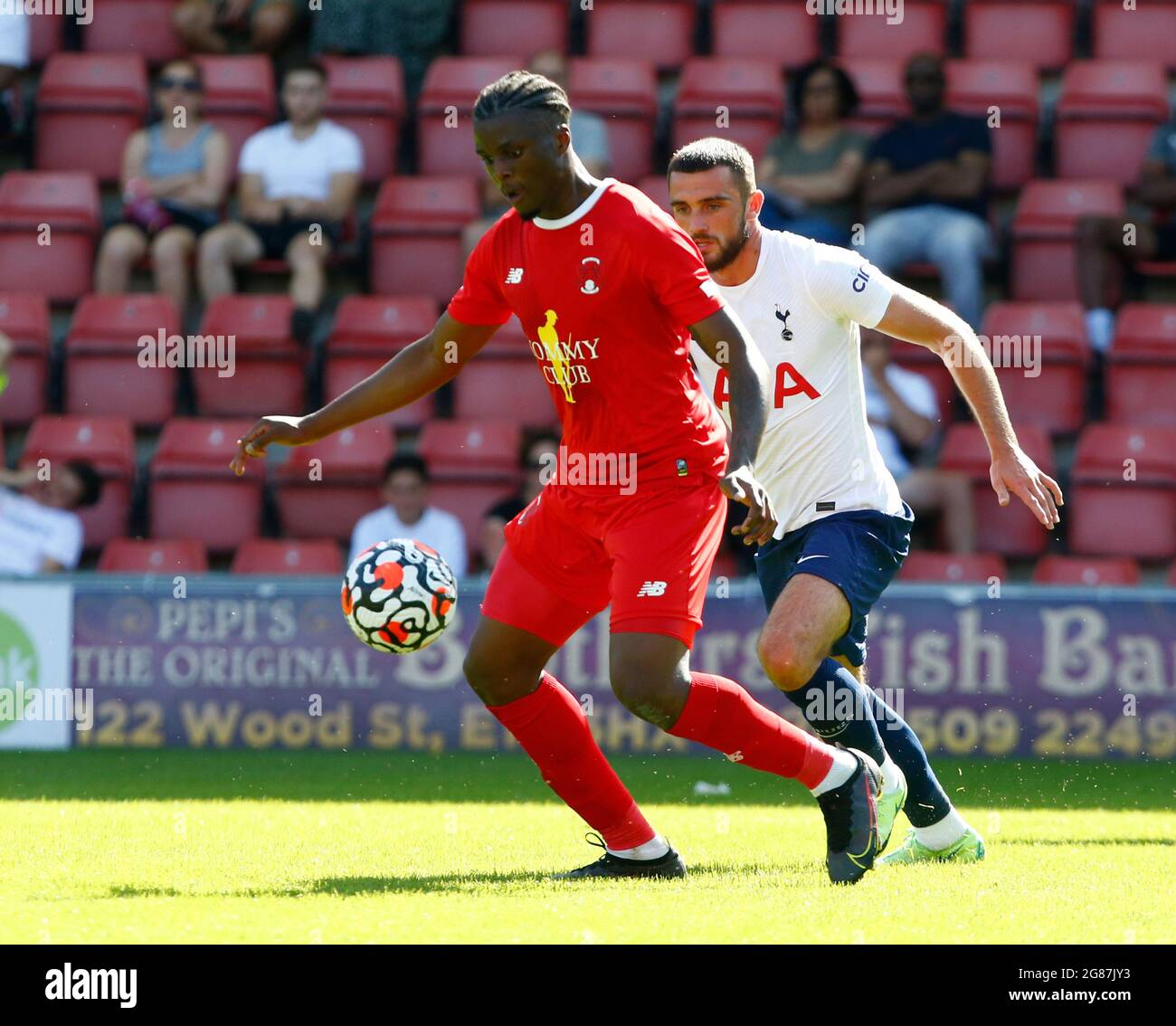 Leyton, Großbritannien. Juli 2021. LONDON, ENGLAND - 17. JULI: Shadrach Ogie von Leyton Orient während der JE3 Foundation Trophy zwischen Leyton Orient und Tottenham Hotspur am 17. Juli 2021 im Breyer Group Stadium, Leyton, UK Credit: Action Foto Sport/Alamy Live News Stockfoto