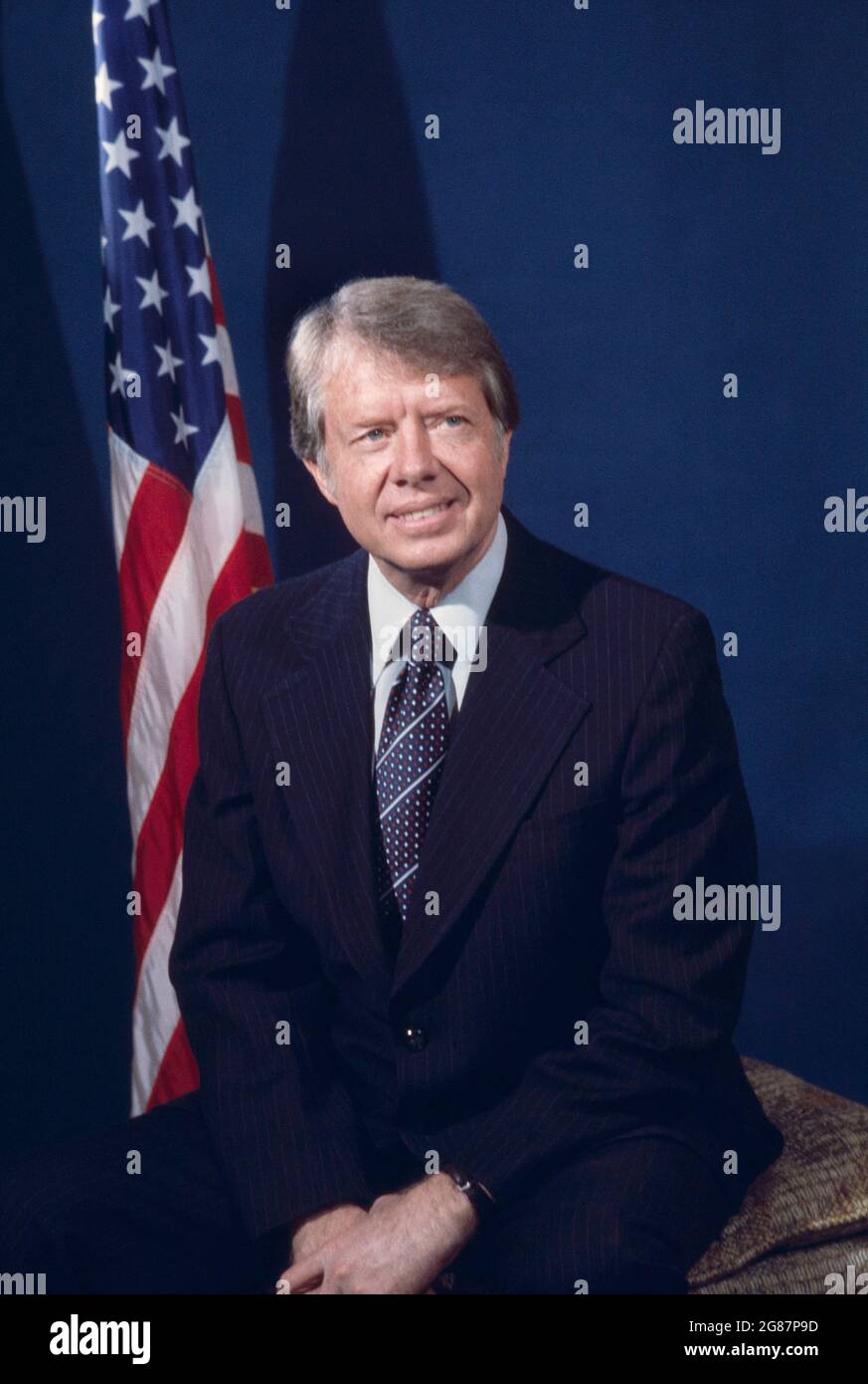 US-Präsident Jimmy Carter, sitzendes Porträt mit amerikanischer Flagge, Washington DC, USA, Bernard Gotfryd, 1977 Stockfoto