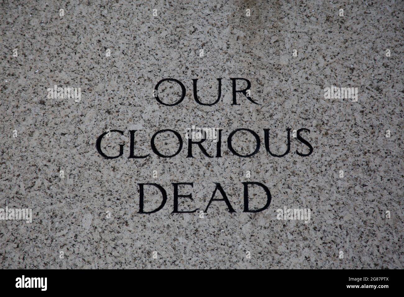 Kenotaph entworfen von Sir Edwin Lutyens - Inschrift: Our Glorious Dead - Denkmal für südafrikanische Soldaten Richmond Friedhof Stockfoto