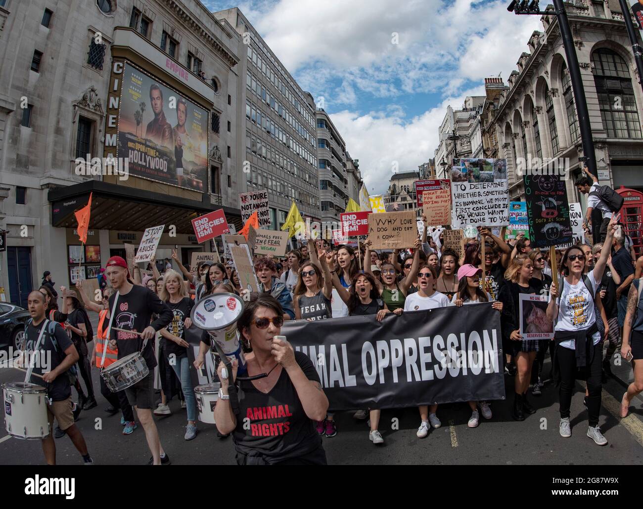 Die Offiziellen Tierrechte März London 2019. Aktivisten marschieren am 17. August 2019 durch die britische Hauptstadt Stockfoto