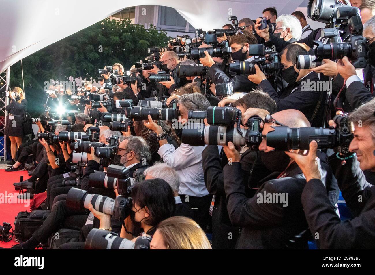 Fotografen, die am 17. Juli 2021 beim 74. Jährlichen Filmfestival von Cannes im Palais des Festivals in Cannes, Frankreich, gesehen wurden. Stockfoto