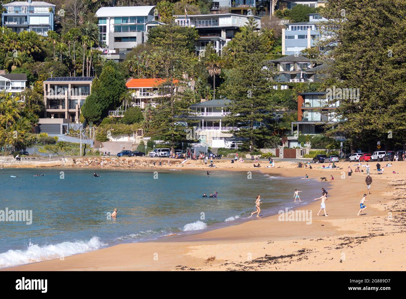 Australische Häuser, Palm Beach Vorort in Sydney und luxuriöse Häuser am Wasser mit Meerblick, Sydney, NSW, Australien Stockfoto