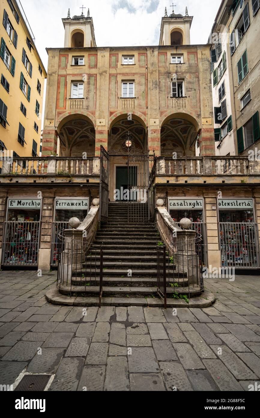 Die Kirche San Pietro aus dem späten 16. Jahrhundert in Banchi in der Nähe des alten Hafengebiets im historischen Zentrum der Stadt Genua, Italien Stockfoto