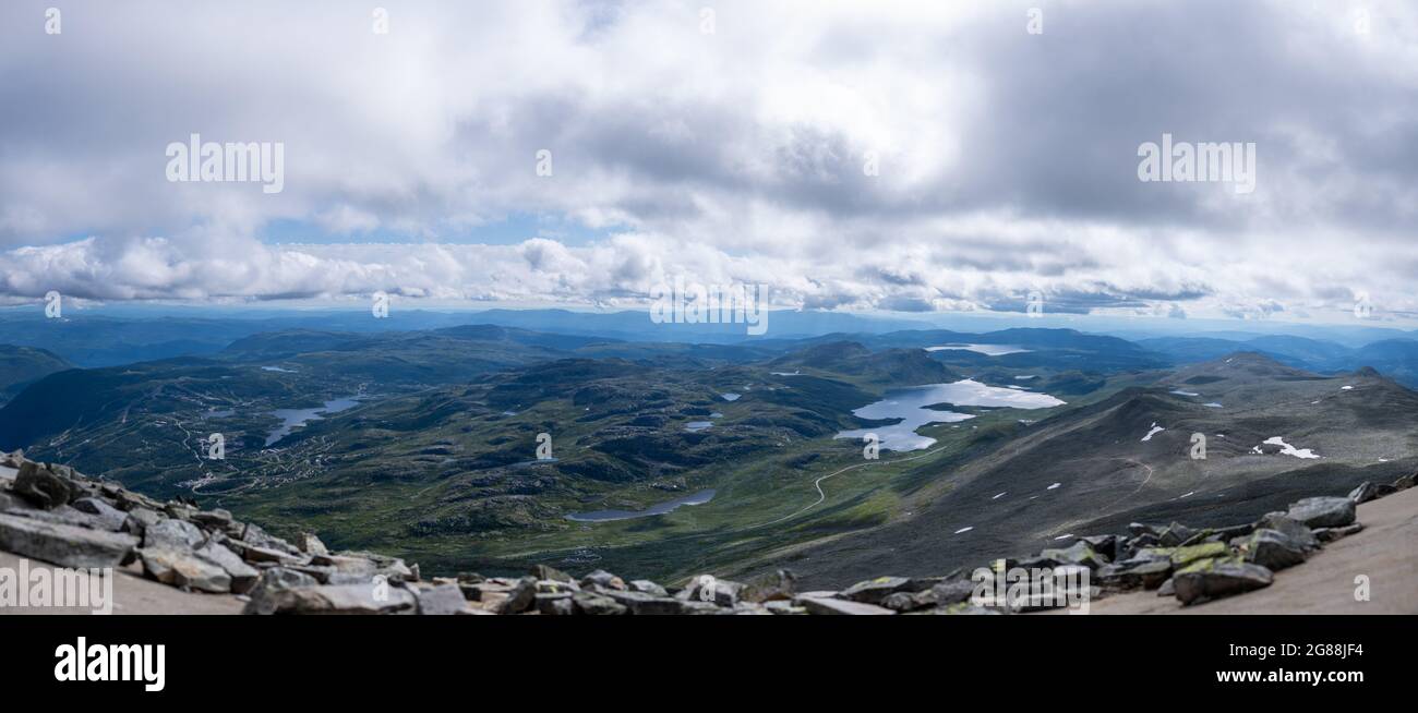 Hochauflösendes Panoramabild vom Gipfel des Gaustatoppen in Norwegen Stockfoto