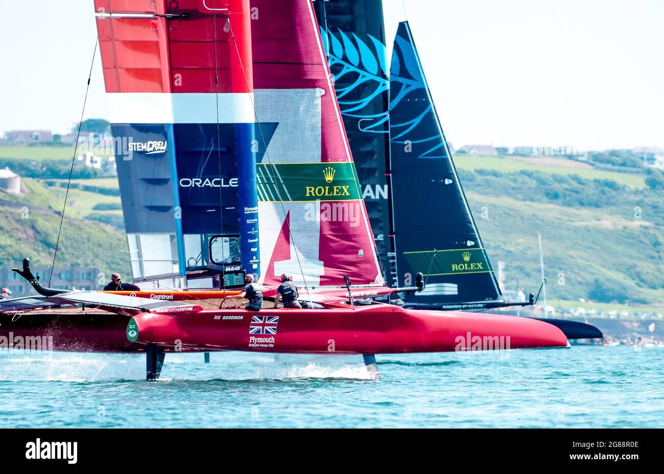 Großbritannien wurde am ersten Renntag beim britischen SailGP in Plymouth, Devon, Großbritannien, am 17. Juli 2021 von Paul Goodison an der Spitze des Rennens stehen. Foto von Phil Hutchinson. Nur zur redaktionellen Verwendung, Lizenz für kommerzielle Nutzung erforderlich. Keine Verwendung bei Wetten, Spielen oder Veröffentlichungen einzelner Clubs/Vereine/Spieler. Stockfoto