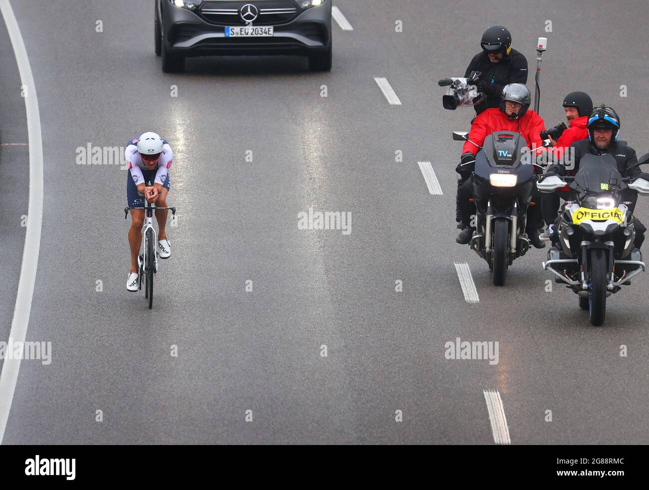 Immenstadt, Deutschland. Juli 2021. Jan Frodeno, Triathlet aus Deutschland,  fährt während des Tri Battle Royal auf der Bundesstraße 19 mit seinem  Fahrrad. Quelle: Karl-Josef Hildenbrand/dpa/Alamy Live News Stockfotografie  - Alamy