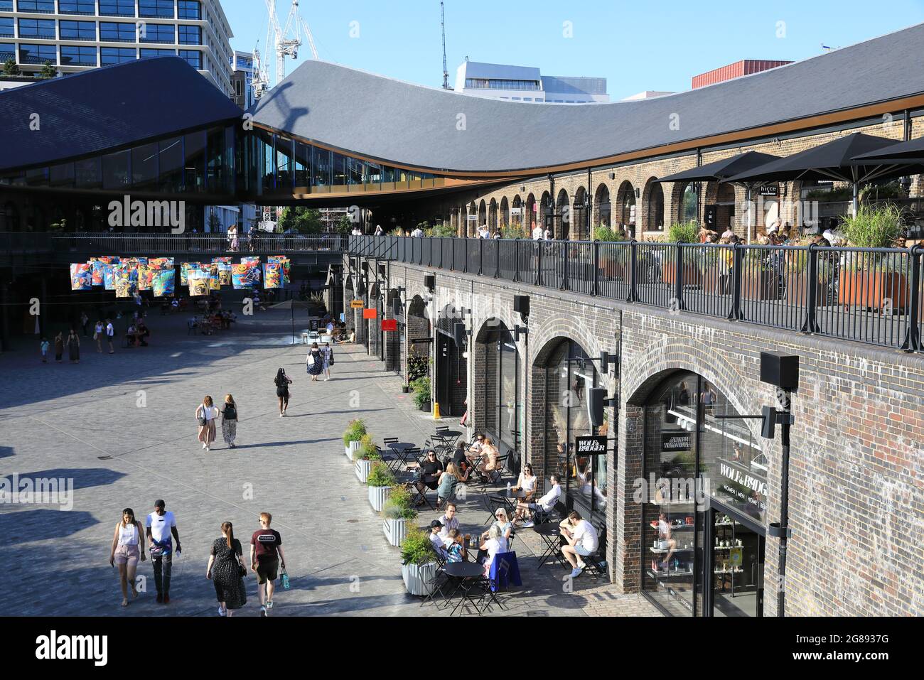 Geschäfte und Restaurants in Coal Drops Yard, Kings Cross, London, Großbritannien Stockfoto