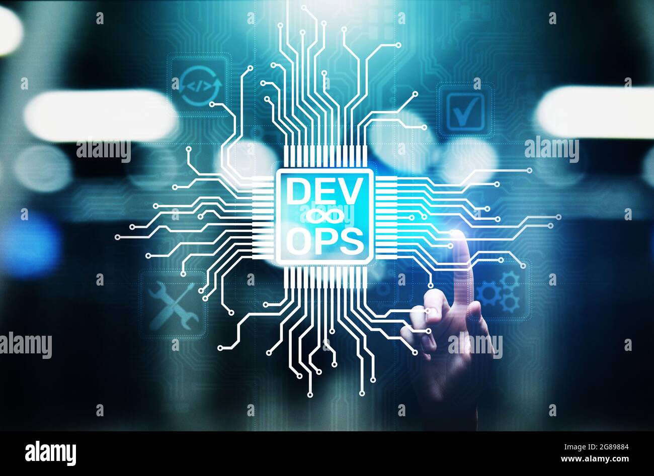 DevOps Agiles Entwicklungs- und Optimierungskonzept auf virtuellem Bildschirm. Stockfoto