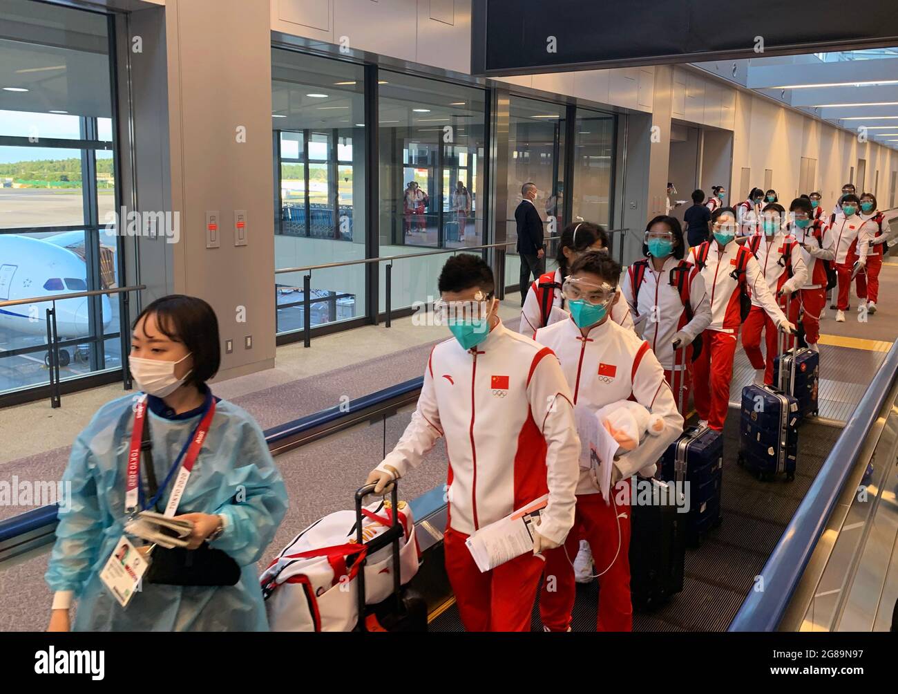 CHIBA (JAPAN), 07/18/2021 - Olympische Spiele 2020 in Tokio - Brasilianische Leichtathletik und Schwimmen Olympiateilnehmer und Chine-Delegationen steigen am Flughafen Narita aus Stockfoto