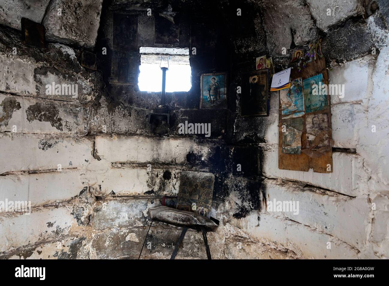 In einem Bunker, geschmückt mit orthodoxen Ikonen, Lin, Albanien Stockfoto